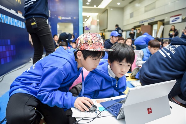 한국마이크로소프트는 12월 3일부터 학생과 학부모를 대상으로 쉽고 재미있게 코딩을 배우며 컴퓨팅적 사고력을 키울 수 있는 다양한 교육 프로그램을 진행한다. 사진=한국마이크로소프트