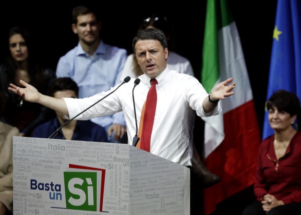 사진=뉴시스/AP, 이탈리아의 마테오 렌치 총리가 오는 12월 4일 실시될 일부 개헌안에 대해서 '찬성'표를 던져줄 것을 호소하고 있다. 