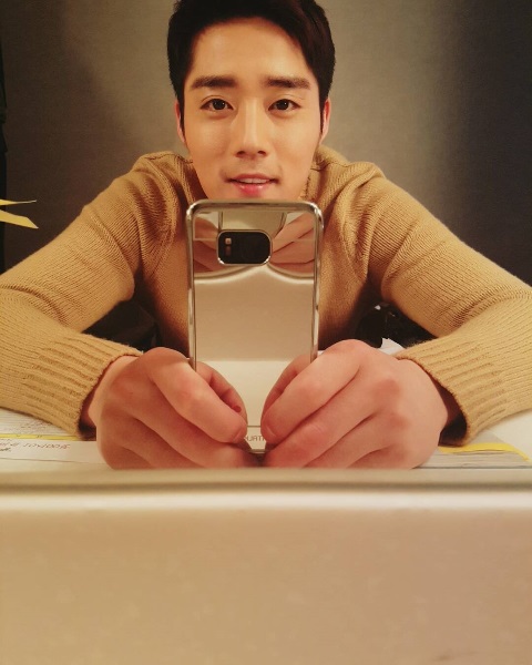 MBC 일일극 '행복을 주는 사람'에서 조석진 역으로 나오는 이하율의 대기실 비하인드 컷/사진=인스타그램 캡처 