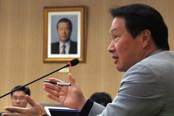 최태원 SK그룹 회장이 지난 10월 경기도 이천시 SKMS연구소에서 열린 CEO 세미나에 참석해 변화와 혁신을 당부하고 있다. /SK 제공