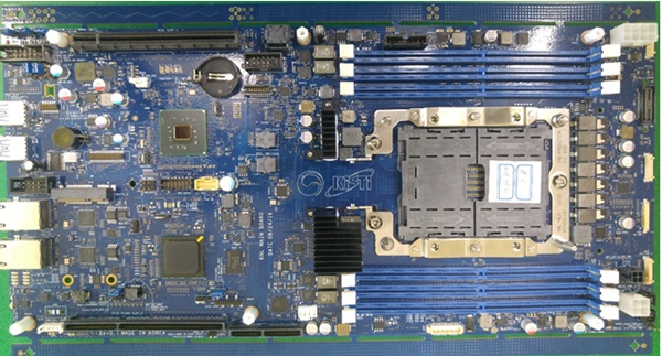  KISTI가 26일 인텔 제온파이 나이츠랜딩칩 기반으로 서버용 보드를 자체 제작했다고 발표했다. 사진=KISTI  