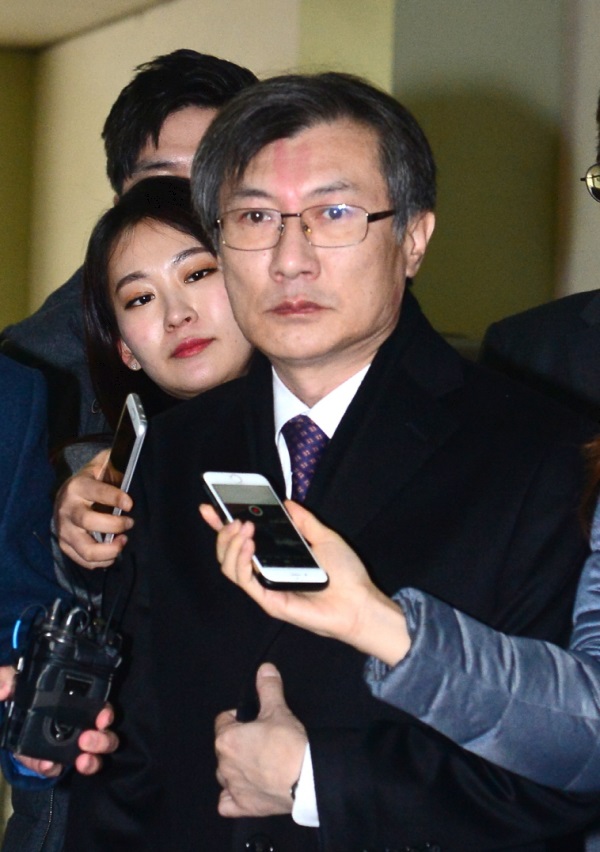 사진 뉴시스 = 정관주 전 문화체육관광부 1차관이 7일 오후 서울 강남구 '박근혜 정부의 최순실 등 민간인에 의한 국정농단 의혹 사건 규명을 위한' 특별검사 사무실로 소환되고 있다. 정 전 차관은 청와대 근무 당시 문화예술인 블랙리스트 작성을 주도했다는 의혹을 받고 있다.