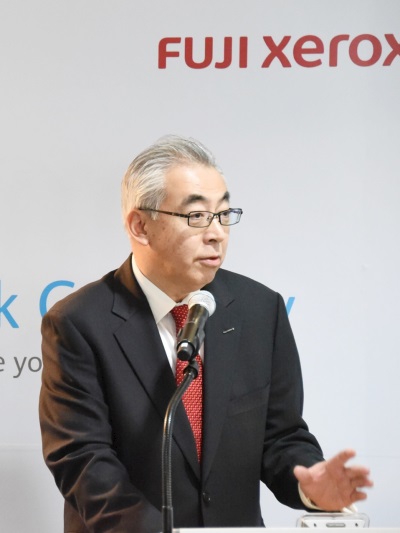 한국후지제록스 우에노 야스아키 대표이사 사장이 ‘스마트워크 게이트웨이(Smart Work Gateway)’  출시배경 및 신제품 소개를 하는 모습. 사진=한국후지제록스