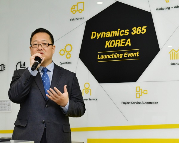 한국마이크로소프트 서경구 상무가 기자간담회에서 Dynamics 365에 대해 설명하는 모습. 사진=한국마이크로소프트