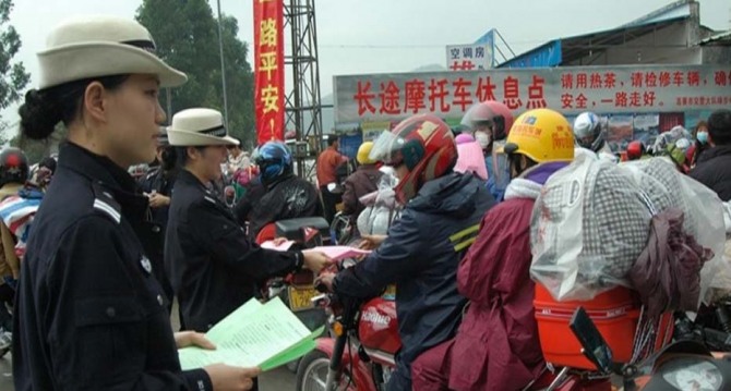 페트로차이나 오토바이 귀성객 무료 급유/식사 서비스 제공(출처 : 바이두)