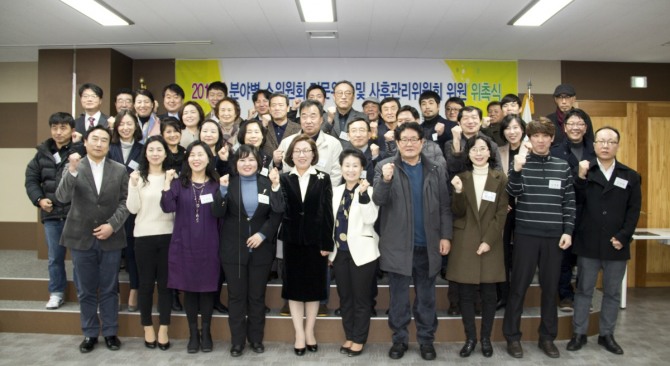 영상물등급위원회는 22일 부산영상산업센터에서 2017년 분야별 소위원회․전문위원 및 사후관리위원회 위원 위촉식과 부서별 오리엔테이션을 개최했다. 
