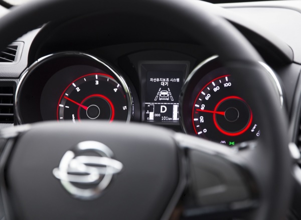 6가지 컬러로 변환이 가능한 쌍용차의 티볼리 계기판/쌍용차=제공