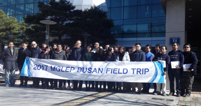 서울시립대학교 글로벌환경정책 석사학위과정의 개도국 공무원들은 APEC 기후센터의 기후변화 대응 연구·사업과 기후관련 세계적 현안들을 소개하고 토의하는 시간을 가졌다.