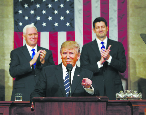 28일(현지시간) 취임 후 첫 상하원 합동회의 연설을 한 도널드 트럼프 미국 대통령이 경제정책은 다소 기대에 미치지 못했지만 불확실성은 확연히 줄어들었다는 호평을 받았다 / 사진=AP 뉴시스