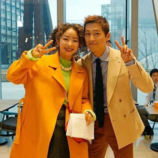 KBS2 수목드라마 '김과장'에서 김성룡 과장 역의 남궁민(오른쪽)과 오광숙 역의 임화영 비하인드 컷/사진=인스타그램 캡처