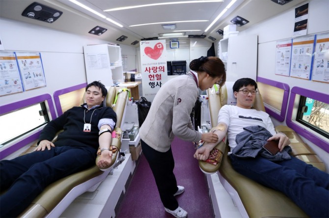 BNK경남은행은 3일 ‘사랑의 헌혈 운동’을 실시했다. BNK경남은행=제공
