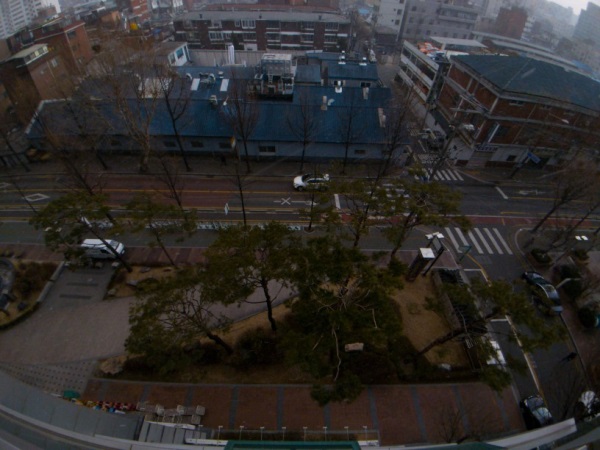 퇴근길 앞둔 8일 오후 서울 양평역 근처 갑자기 눈발이 거세게 휘몰아치고 있다. 사진=방기열 기자