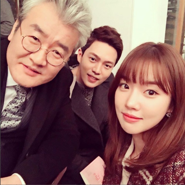 MBC 일일드라마 '행복을 주는 사람'에서 소정 역에서 하차하기 전의 윤서(오른쪽)와 이형근 역의 손종학(왼쪽), 이건우 역의 손승원/ 사진=손승원 인스타그램 캡처