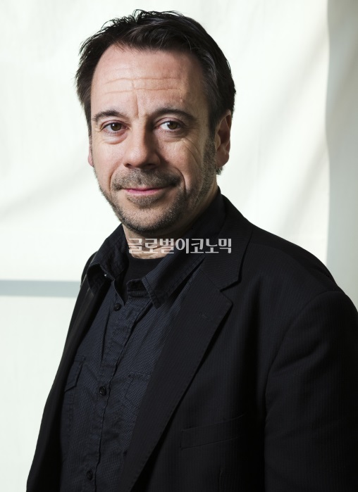 프랑스 소설가 미셸 뷔시