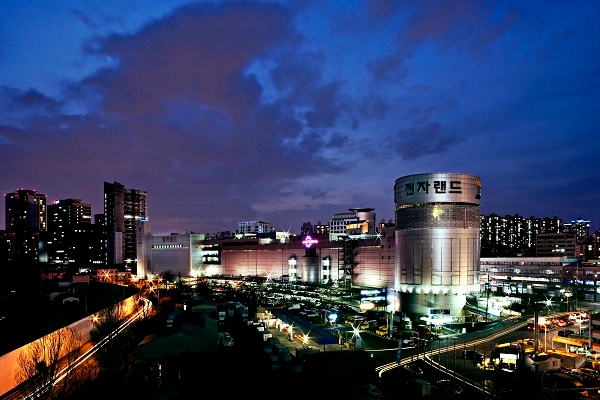 전자랜드는 1988년 서울 용산점을 처음 오픈했다. 