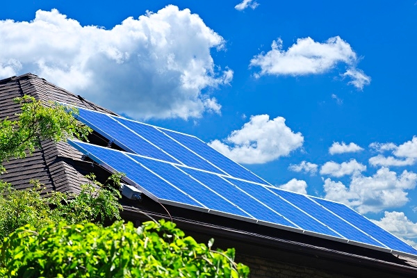 정부는 신재생에너지 주택 100만호를 달성하고자 소형 태양광발전기를 설치하는 가정에게 보조금을 주고 있다. 사진=글로벌이코노믹
