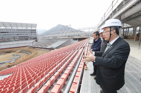 23일 최성준 방통위원장이 평창 동계올림픽 주경기장(개,폐회식장)을 찾아 건설현장을 시찰했다.
