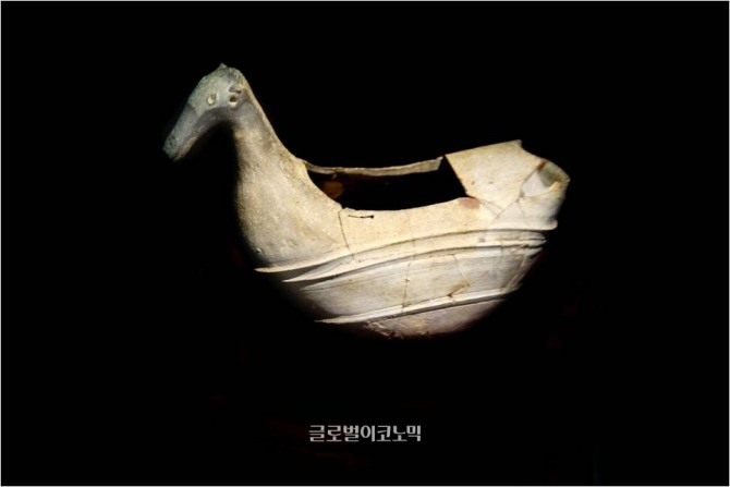 청리고분 C-6호 석곽묘에서 출토된 삼국시대 오리모양토기, 상주박물관
