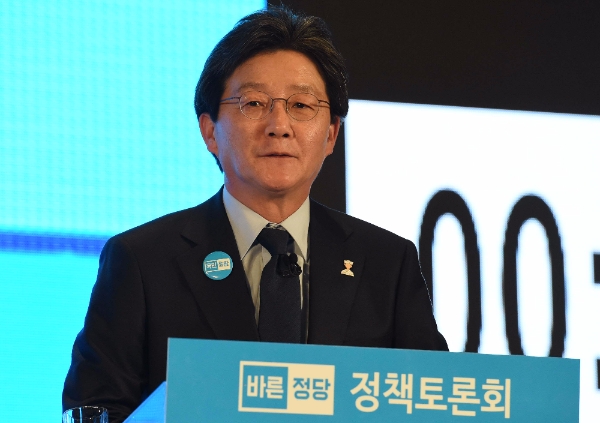 바른정당 유승민 의원이 지난 23일 오후 대전 유성구 ICC호텔에서 열린 대선후보 정책 토론회에서 모두발언을 하고 있다.