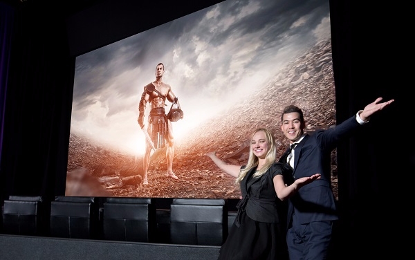 삼성전자가 27일(현지시간) 미국 라스베이거스 씨네마크 극장에서 극장 전용 LED 시네마 스크린을 공개했다.
