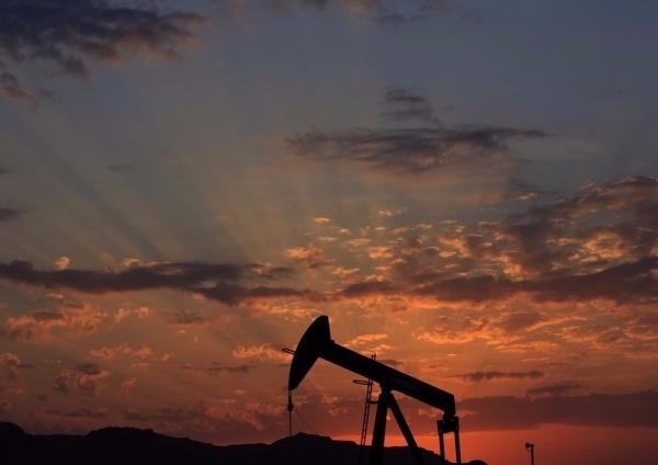국제유가가 석유수출국기구(OPEC) 회원국의 생산 증가로 급락했다./사진=뉴시스, AP