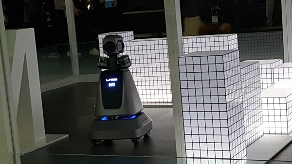 3D지도 자동제작 로봇 'M1'.사진=이재구기자 