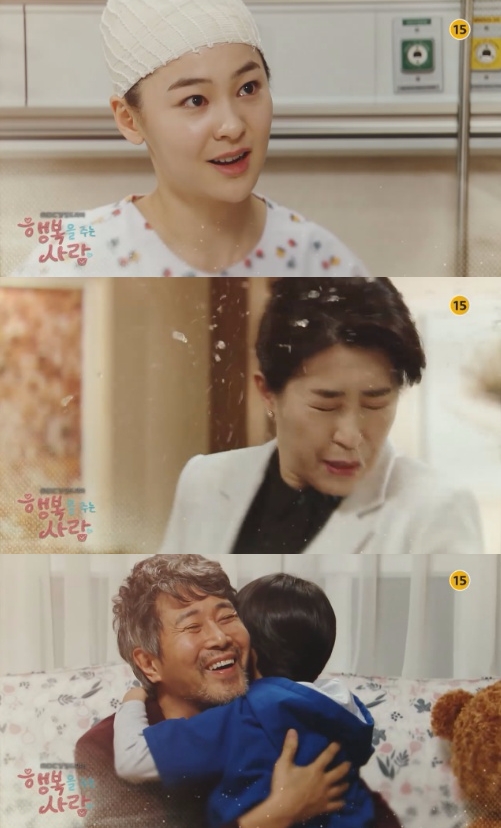 31일 방송되는 MBC 일일드라마 '행복을 주는 사람'에서는 임은아(이규정)가 의식을 회복해 박복애(김미경)에게 물 싸대기를 날리는 장면이 그려진다./사진=MBC 영상 캡처