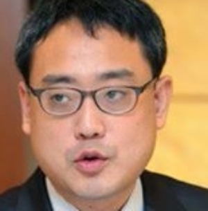 2일 변희재가 고 노무현 전 대통령의 고향인 봉하마을에서 태극기 집회를 하며 한 막말이 논란이 되고 있다. 사진=변희재 페이스북 캡처