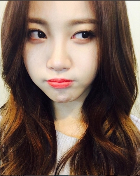  ‘비정상회담’소진·유라 방송보기 전 확인? 걸스데이 유라, 파격적인 일상 들여다보기! /사진=걸스데이 유라 인스타그램(월요일 예능 '비정상회담' 걸스데이 소진 유라 출연)