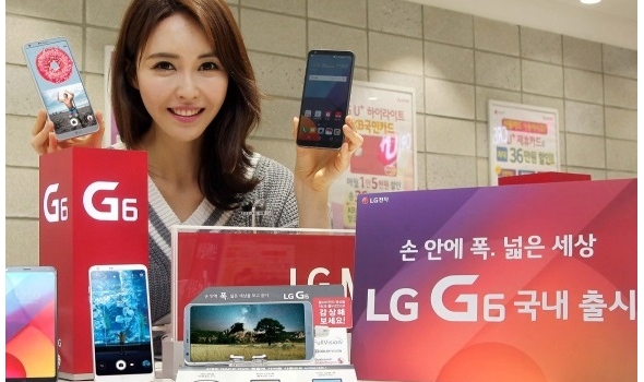 신한카드와 LG전자가 새롭게 출시된 LG G6에 ‘신한FAN’ 앱을 탑재하고 공동 마케팅을 추진한다.