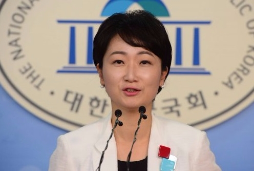 이언주 (경기광명을)더불어민주당 의원이 6일 민주당을 탈당, 국민의 당에 입당해 안철수 후보를 지원할 것으로 알려졌다./사진=뉴시스