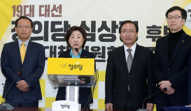 심상정 후보(왼쪽 두 번째)와 선대위원장들.