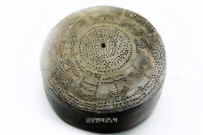 법수 윤외리에서 출토된 가야시대 4세기 점 문양 그릇, 함안박물관