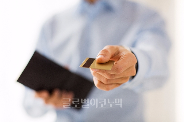 29일부터 5월 9일까지 최장 11일간의 ‘황금연휴’가 다가오면서 업계에서는 황금연휴 특수 비상이 걸렸다. 