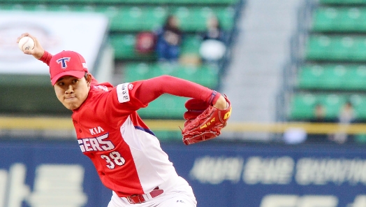 7일 열린 2017 KBO 리그 기아 타이거즈 대 한화이글스 경기에서 KIA 투수 임기영이 시즌 7승에 도전하고 있다./뉴시스