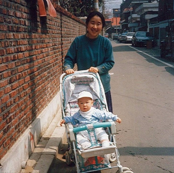 지난 18일 정의당 심상정 후보 인스타그램에 올라온 심상정 후보와 심상정 후보의 과거 아들 사진이 공개됐다. 사진=심상정 인스타그램 캡처