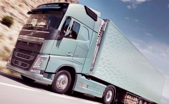 볼보 대형 트럭 시리즈 브레이크 부품 결함으로 리콜. 사진은 ‘FH트럭’ 모델. 자료=볼보트럭
