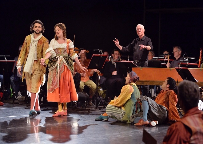 세계적인 지휘자 윌리엄 크리스티가 이끄는 앙상블 ‘레자르 플로리상’의 공연 모습.