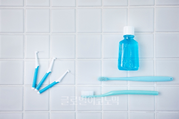 전문가들은 먼저 구강청결제는 단독으로 사용할 경우 효과가 좋지 않고 양치질과 같은 기계적인 방법과 병행해야 한다고 입을 모았다.