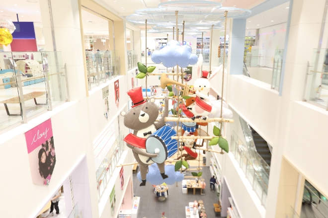 롯데 프리미엄 아울렛 이천점은‘패션&amp;키즈몰’을 비롯해 ‘리쏘빌’, ‘닥터밸런스’ 등의 체험형 테마파크와 ‘토이저러스’, ‘브릭카페’ 등의 다양한 완구 매장을 선보인다.