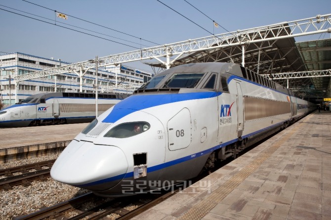 서울 도심과 수도권 외곽지역을 연결하는 '고속 광역급행철도망(GTX)'이 오는 2025년까지 구축된다.