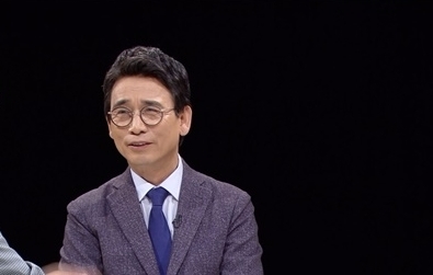 4일 JTBC '썰전'에 출연한 유시민이 사드 배치가 문재인 대선 후보에게 결과적으로 유리하게 작용했다고 발언했다. 사진=JTBC 캡처 