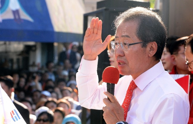 문용식이 '패륜집단 결집'으로 표현한 것에 대해 홍준표 후보는 아주 못된 X라고 받아쳤다. 사진=뉴시스 