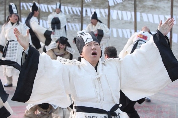 출구조사. 사진=영화 '점쟁이들' 