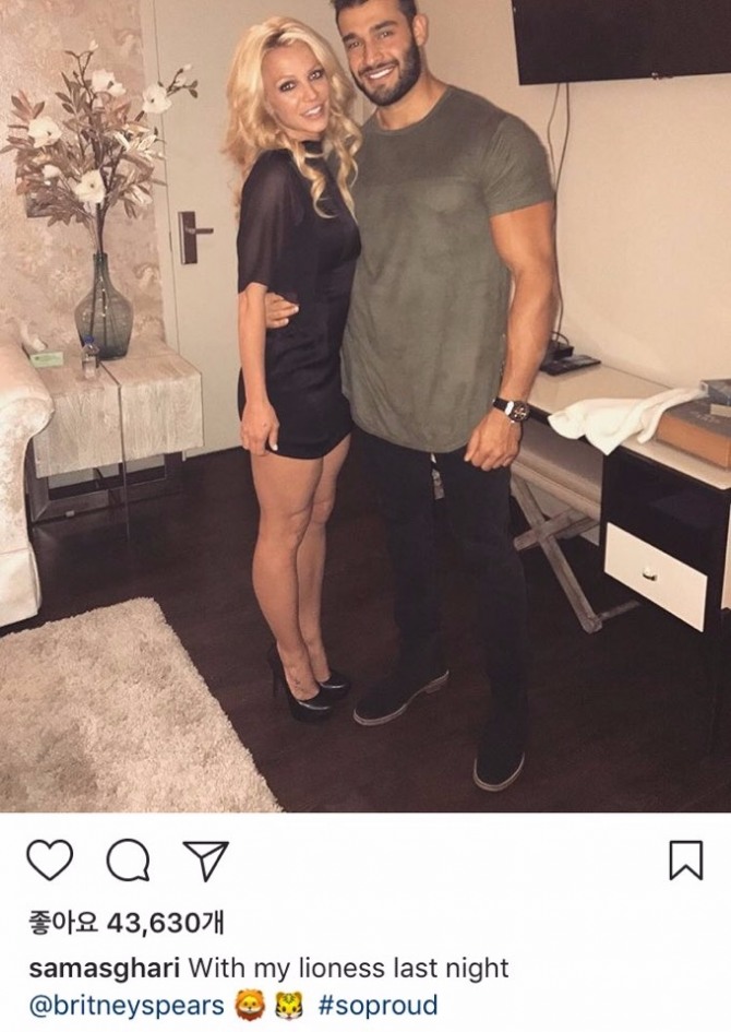 브리트니 스피어스의 6월 내한 공연에 그의 12살 연하 남친 샘 아스하리도 동행할지 기대된다. 출처=샘 아스하리 인스타그램