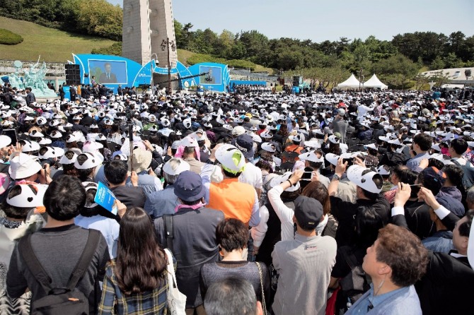 여야 5당은 5·18 광주민주화운동 37주년을 맞은 18일 5·18 민주화운동 정신에 대해 강조했다. 사진=뉴시스 
