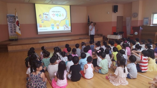 한국승강기안전공단이 6월부터 12월까지 유아교육시설을 대상으로 승강기 안전교육을 실시키로 하고 홈페이지를 통해 교육 신청을 받고 있다. 한국승강기안전공단=제공