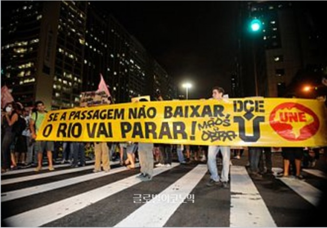 미셰우 테메르 브라질 대통령의 탄핵을 요구하는 군중들의 시위가 확산되면서 브라질 자산가격이 급락했다. 사진=위키피디아