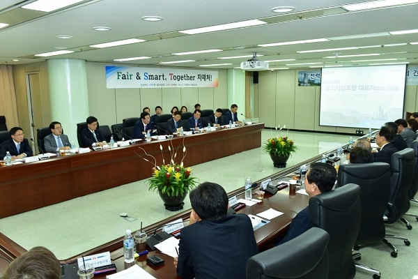 한국전력이 19일 서울 한전 아트센터에서 전력기자재 중소기업과 간담회를 개최했다. 