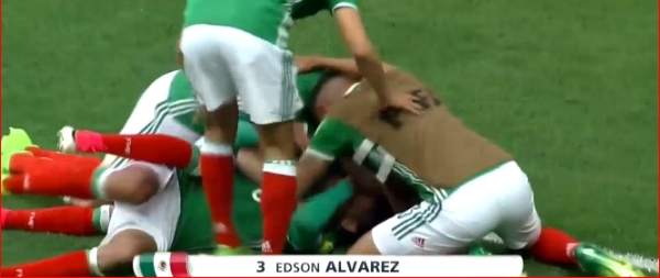 멕시코의 에드손 알바레즈가 바누아투를 상대로 연장 접전  끝 추가 골망을 흔들며 3-2로 경기를 마쳤다. /사진=MBC Sports2 방송화면 캡처